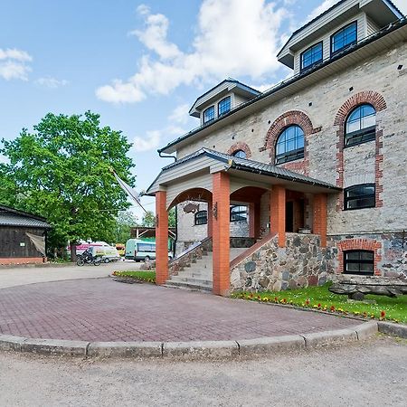 Veskisilla Hotel Turi Екстер'єр фото