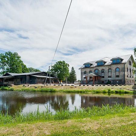 Veskisilla Hotel Turi Екстер'єр фото