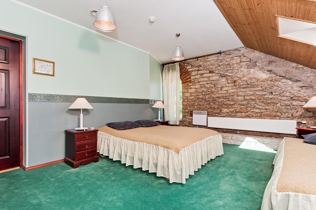 Veskisilla Hotel Turi Екстер'єр фото