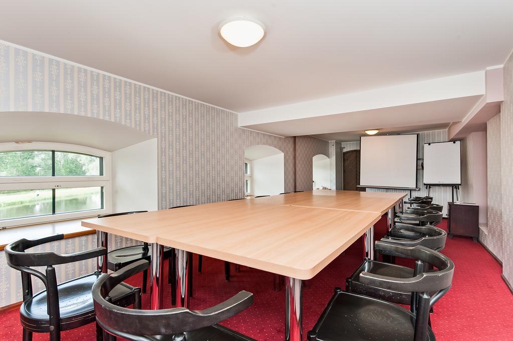 Veskisilla Hotel Turi Екстер'єр фото