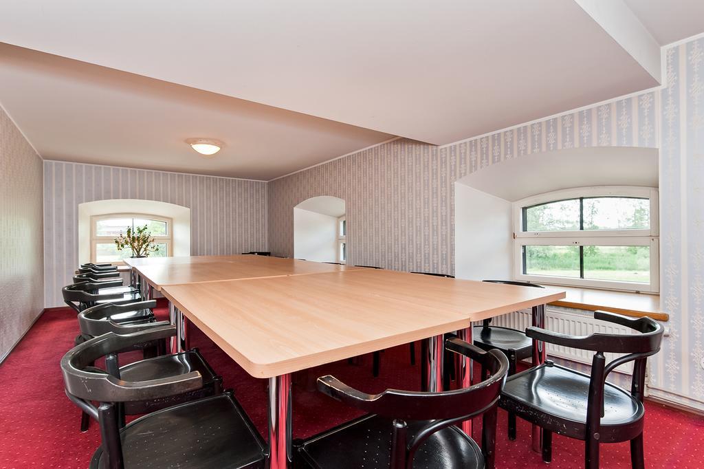 Veskisilla Hotel Turi Екстер'єр фото