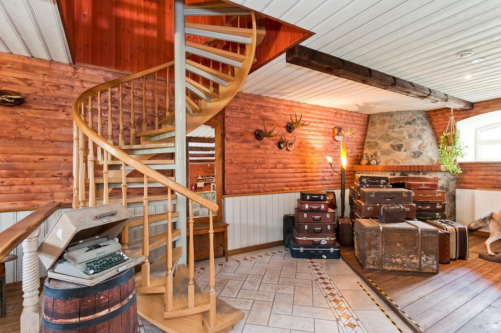 Veskisilla Hotel Turi Екстер'єр фото