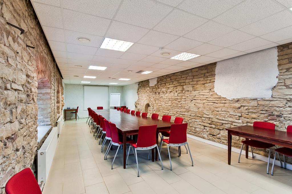 Veskisilla Hotel Turi Екстер'єр фото