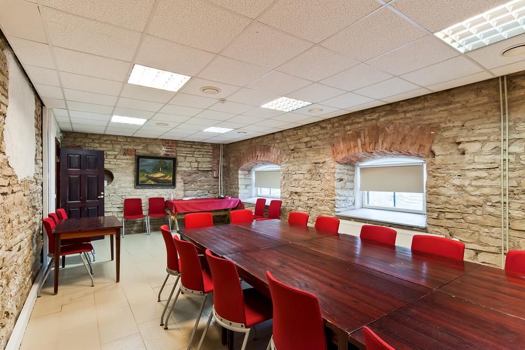 Veskisilla Hotel Turi Екстер'єр фото