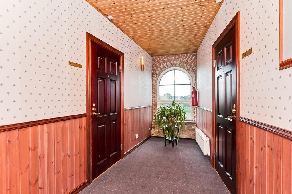 Veskisilla Hotel Turi Екстер'єр фото