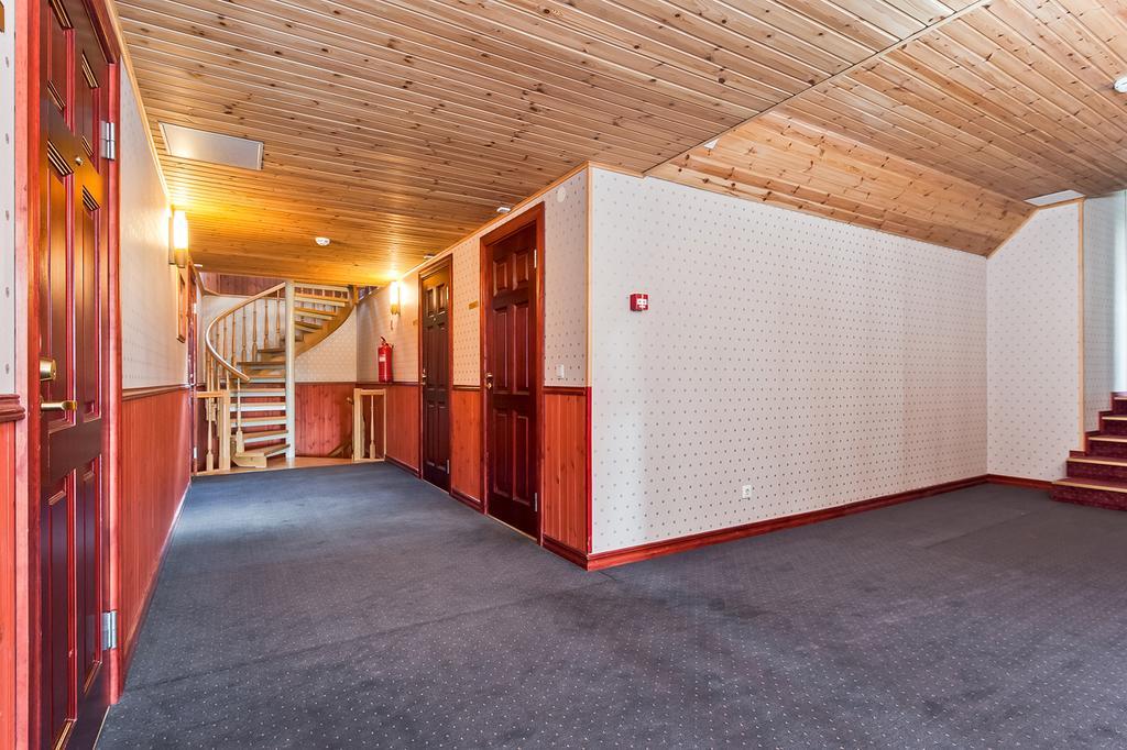 Veskisilla Hotel Turi Екстер'єр фото