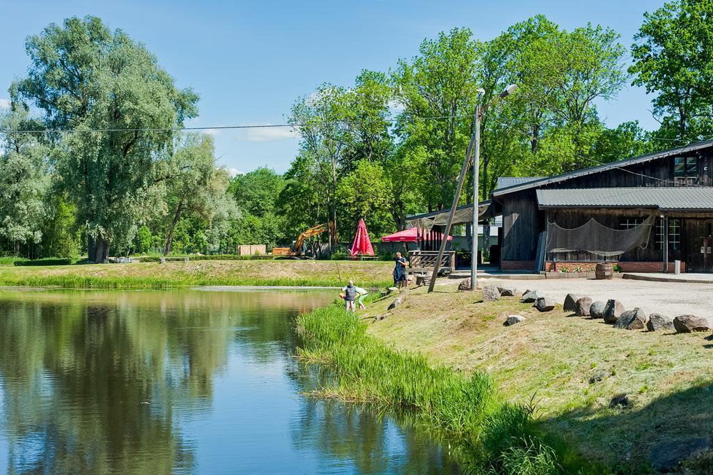 Veskisilla Hotel Turi Екстер'єр фото