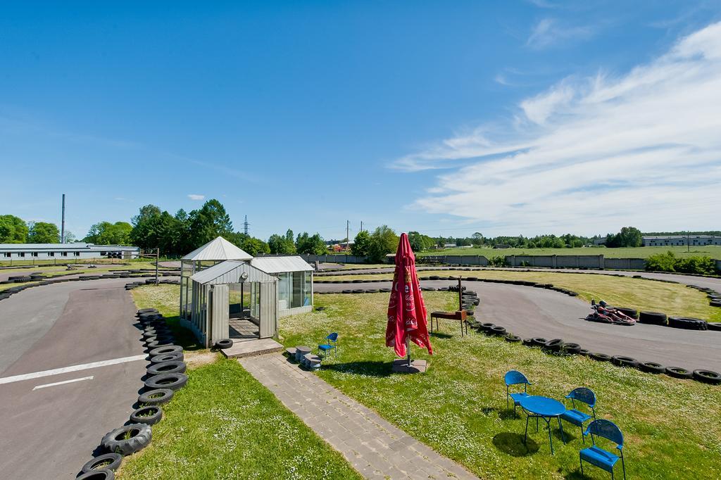 Veskisilla Hotel Turi Екстер'єр фото