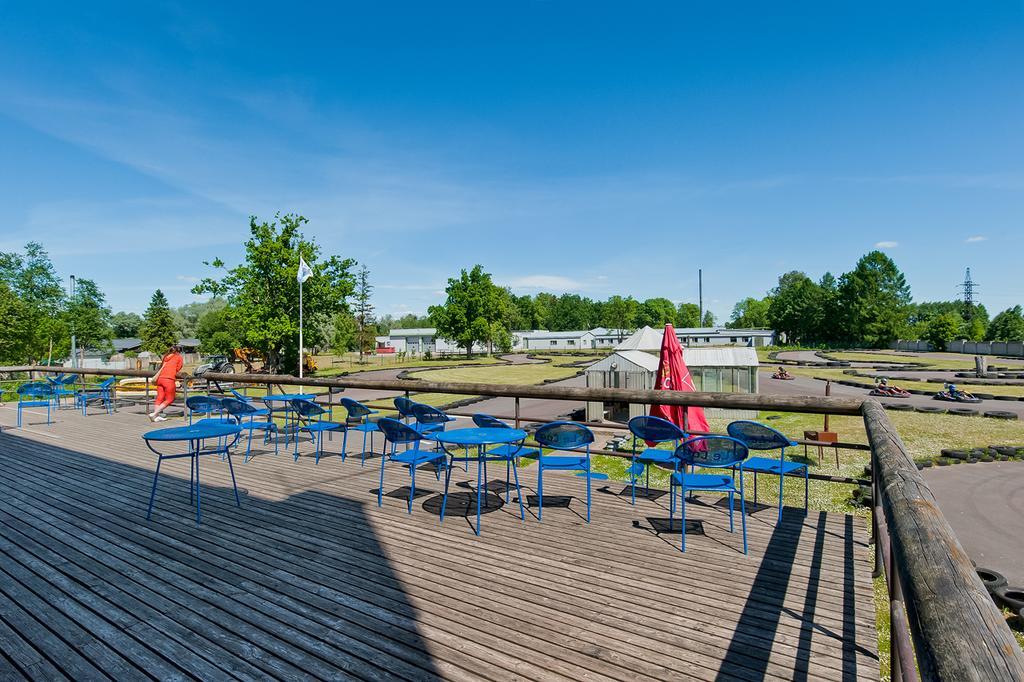 Veskisilla Hotel Turi Екстер'єр фото