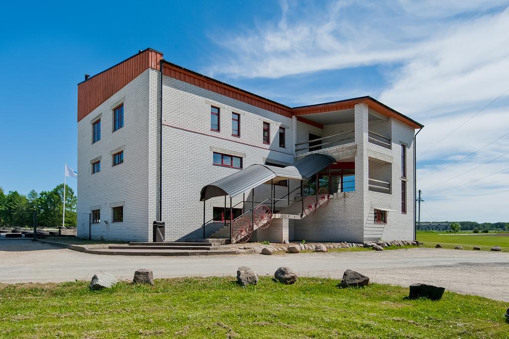 Veskisilla Hotel Turi Екстер'єр фото