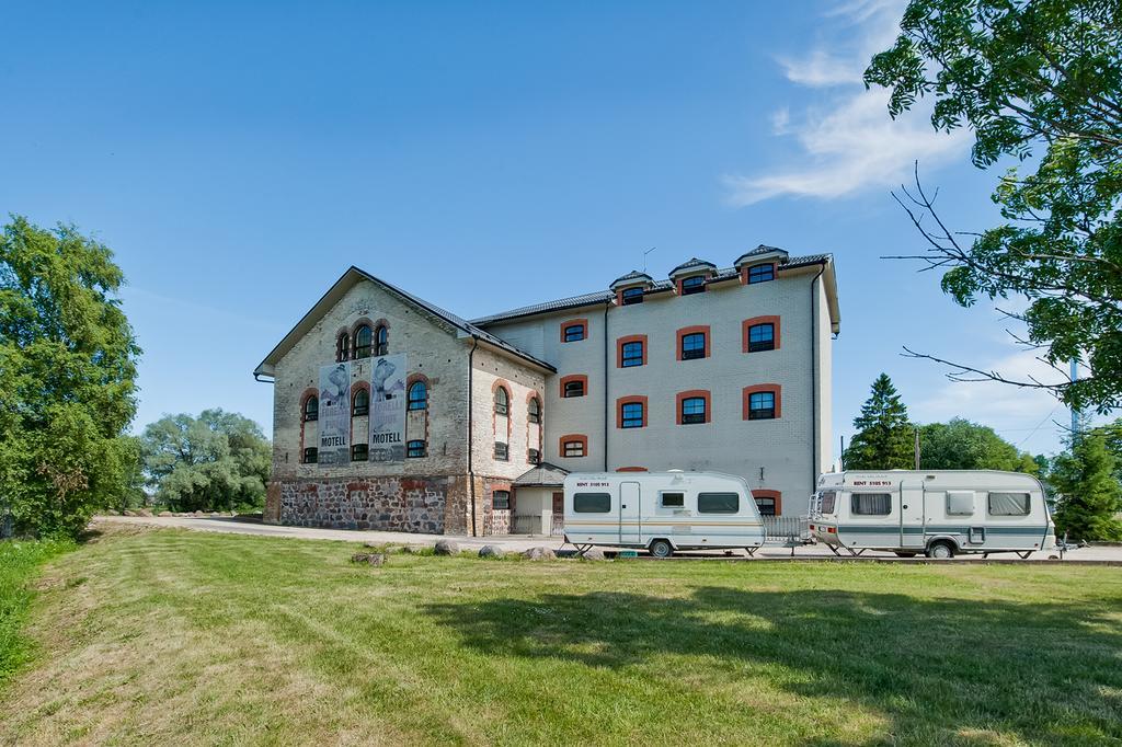 Veskisilla Hotel Turi Екстер'єр фото